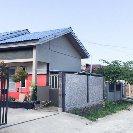 Отель Reddoorz @ Simpang Lima Jupiter Соронг Экстерьер фото