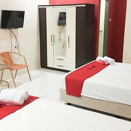 Отель Reddoorz @ Simpang Lima Jupiter Соронг Экстерьер фото