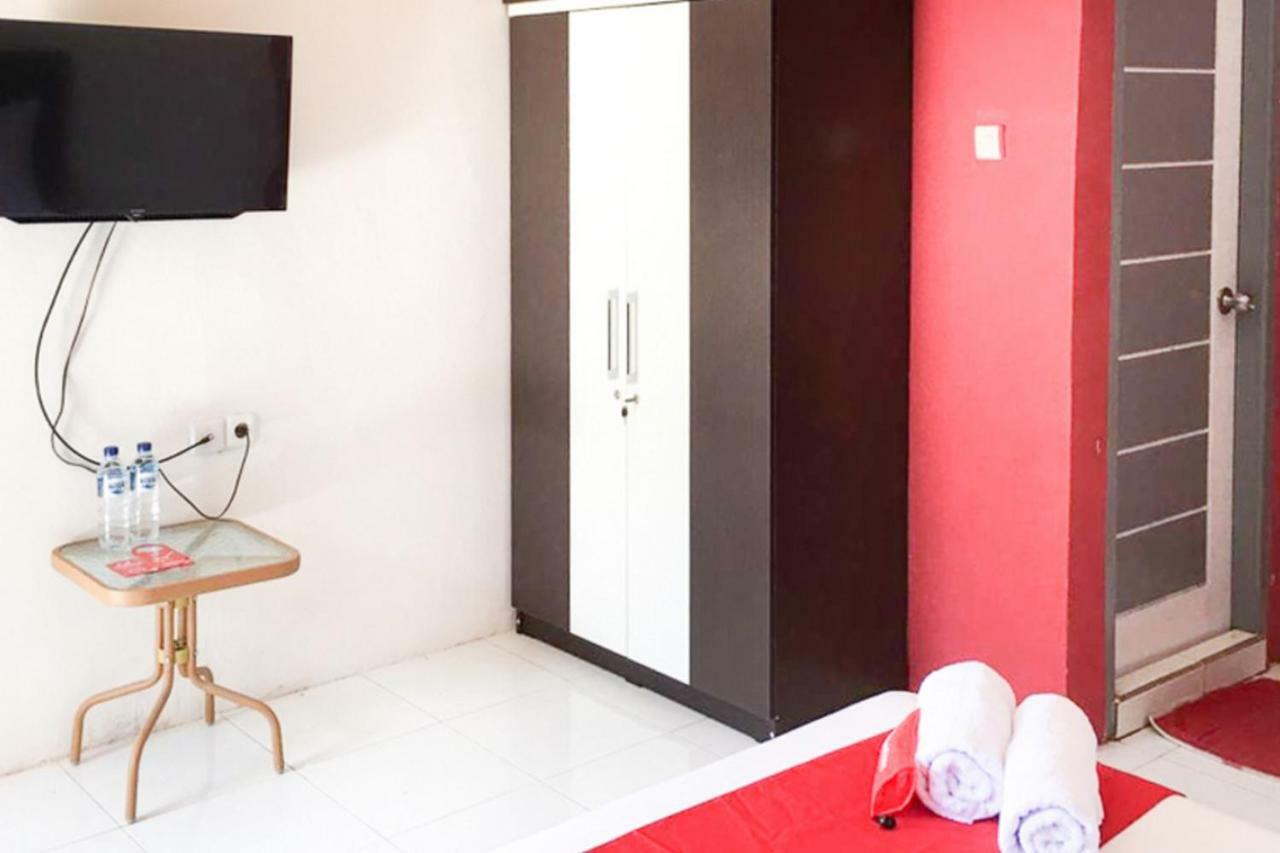 Отель Reddoorz @ Simpang Lima Jupiter Соронг Экстерьер фото